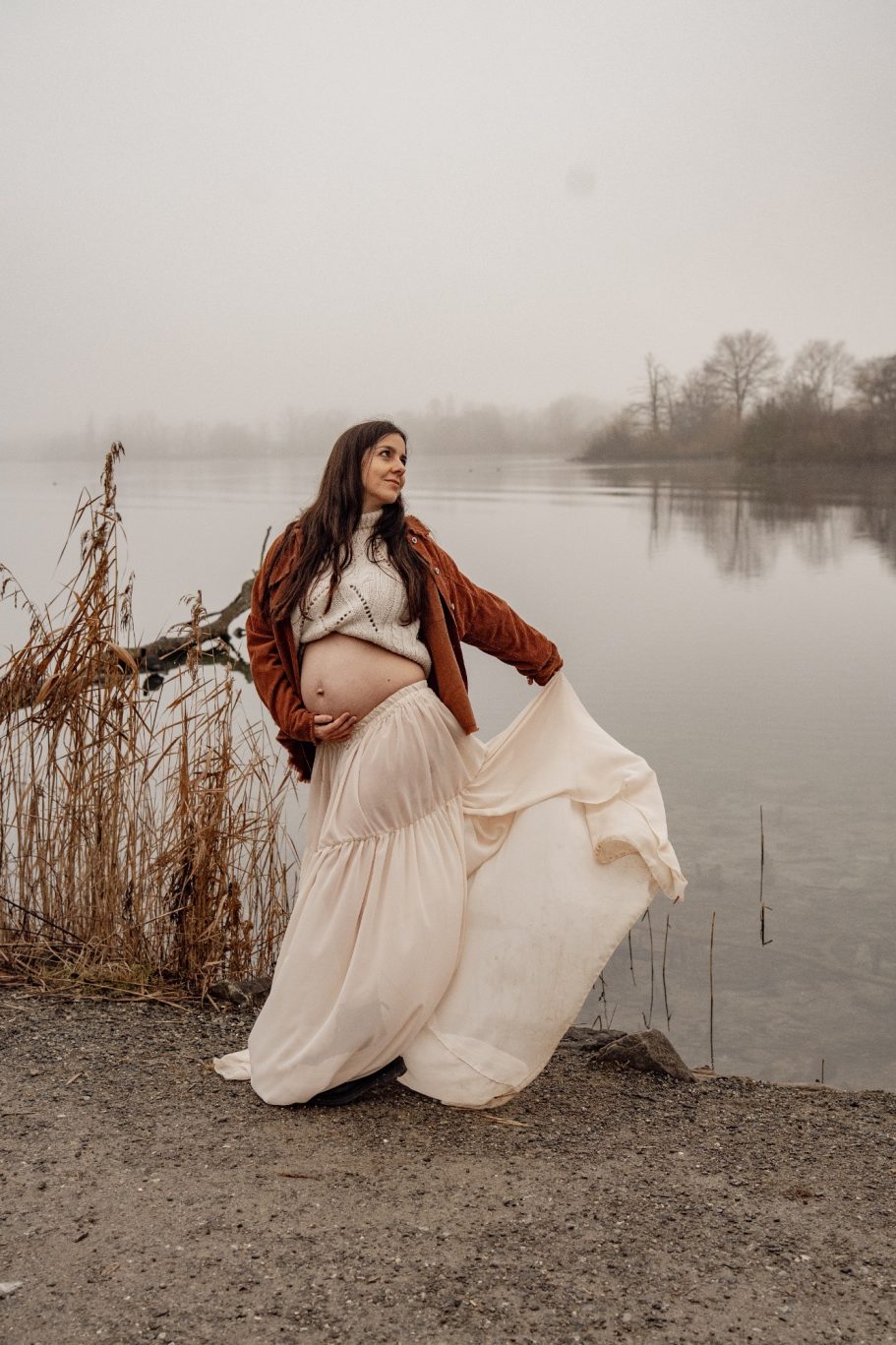 Natürliche Schwangerschaftsfotografie in der Natur im Hunsrück bei Simmern