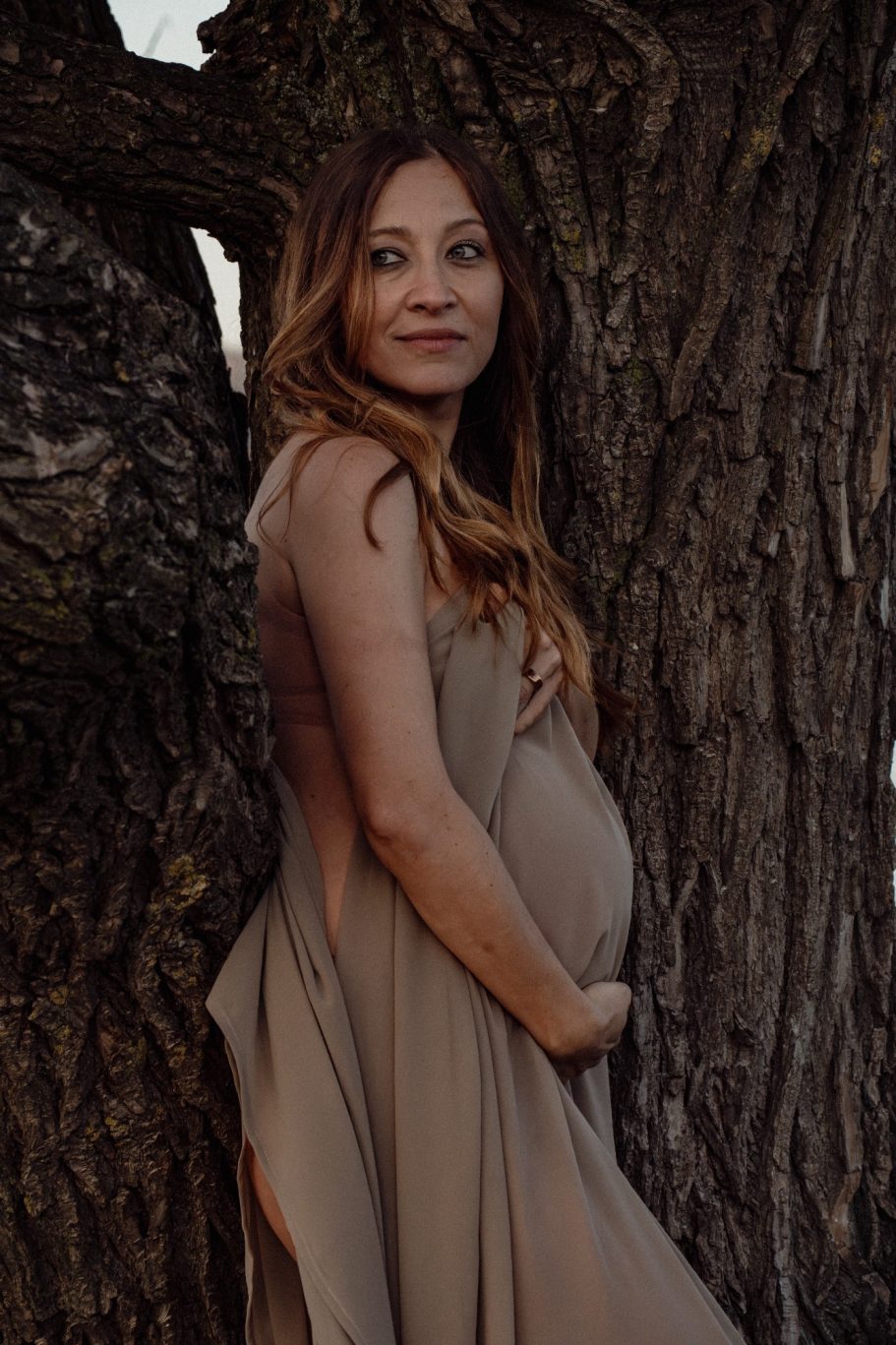 Babybauchfotografie in der Natur im Rhein-Hunsrück-Kreis